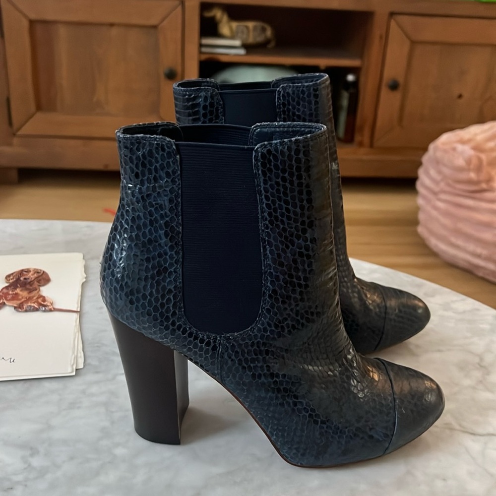 Juicy couture blue snake skin booties ankle boots sz 8
